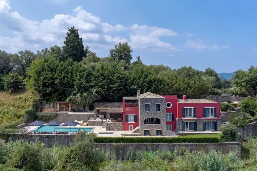 Stylish 6 en-suite bedroom Villa overlooking the Sea - 7km from Corfu town - Image 1