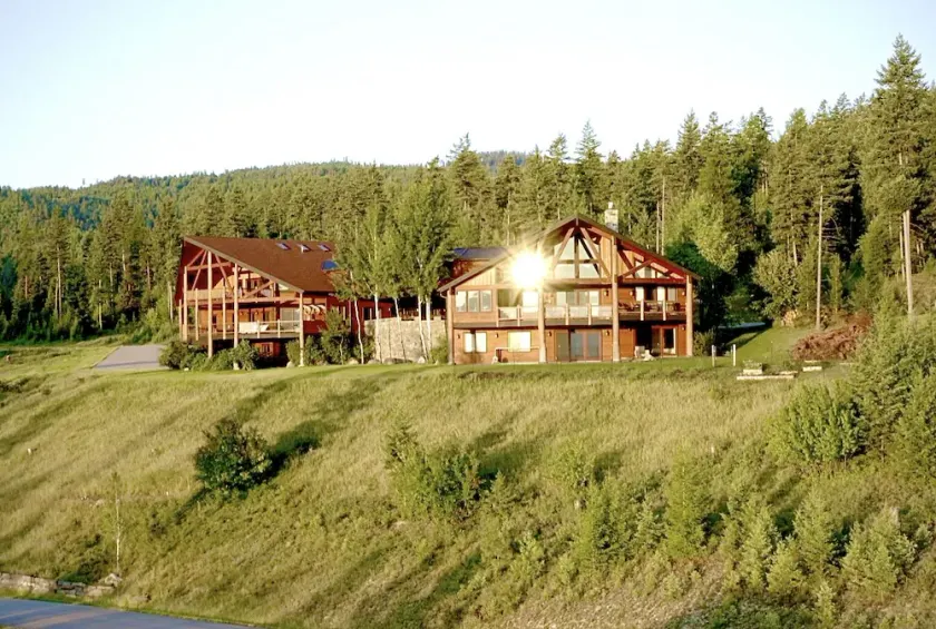 Private Luxus auf 17 Hektar mit erstaunlichen Aussichten und geräumigen Unterkünften - Image 1