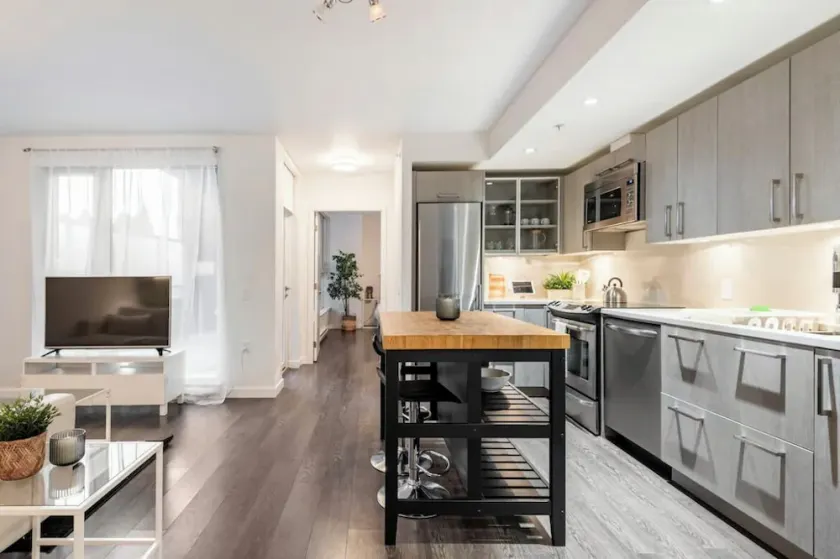 New Modern, Large 1 Bedroom, 1 Bathroom + Work Space - Image 1