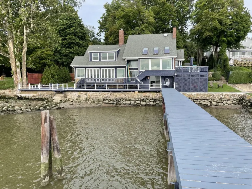 River front with large decks and dock over the Hudson - Image 1
