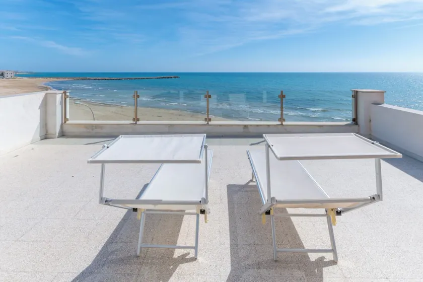 Pitagora, beachfront apartment with panoramic view - Image 1
