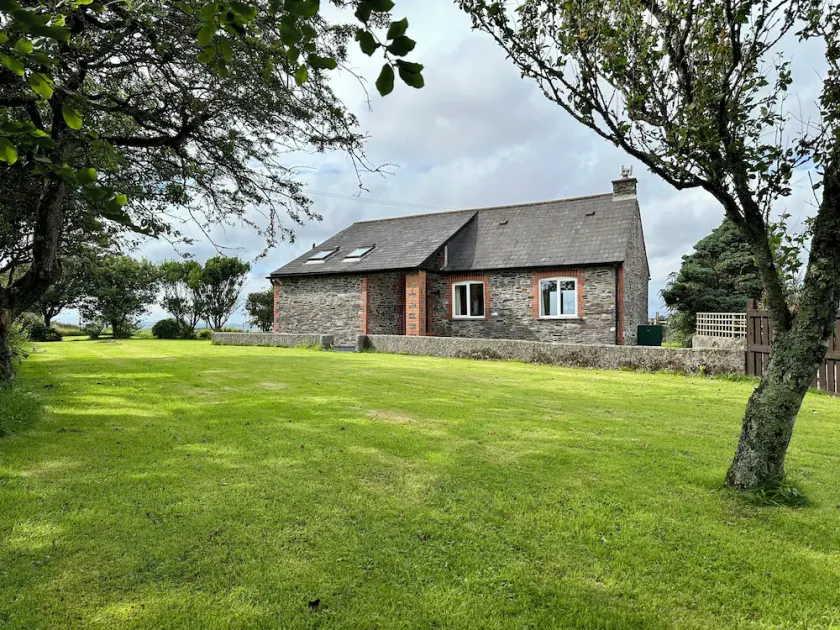 Two bedroom holiday cottage in a quiet rural location. - Image 1