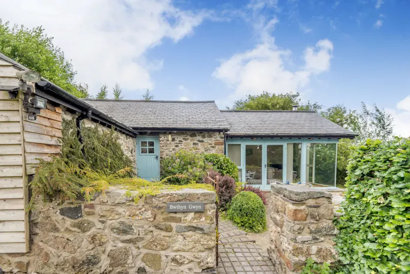 Bwthyn Gwyn, PENMYNYDD - Image 1
