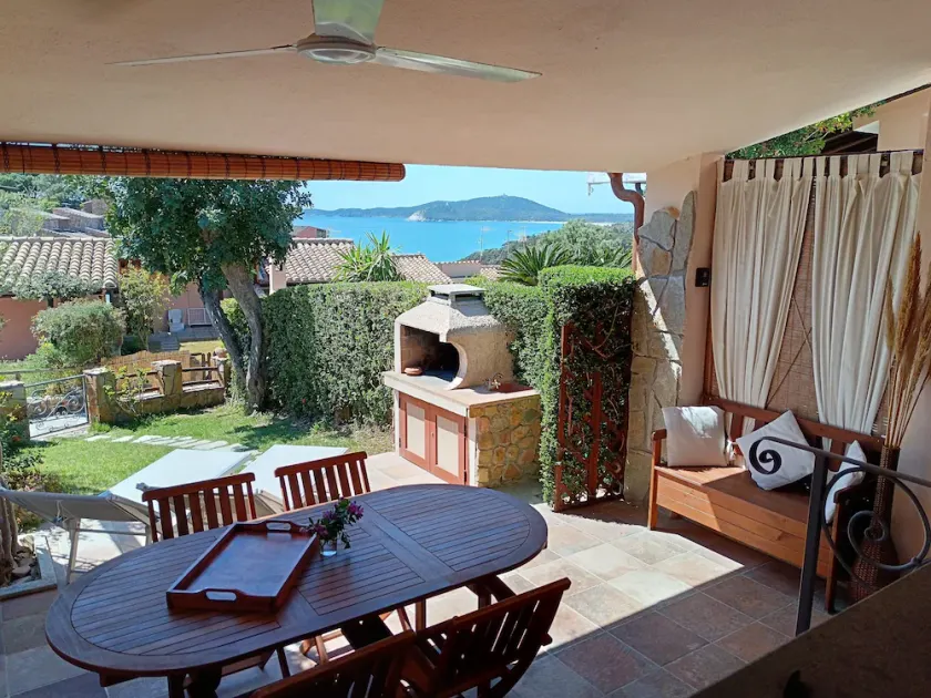 Villa en posición panorámica a tiro de piedra del mar - Image 1