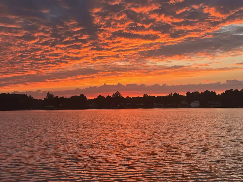 Live & Love Life on the Lake at Sunset Cottage! - Image 1