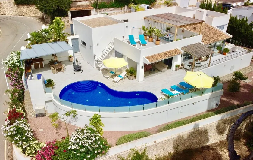 Modern Villa just 200 meters from the little Cale Advocat beach. - Image 1