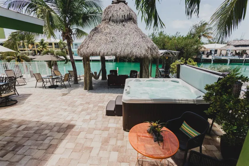 Best Deals in Duck Key . 2 Bedroom /2 Bath w/40' 'Dock, Trailer Storage Incl, - Image 1
