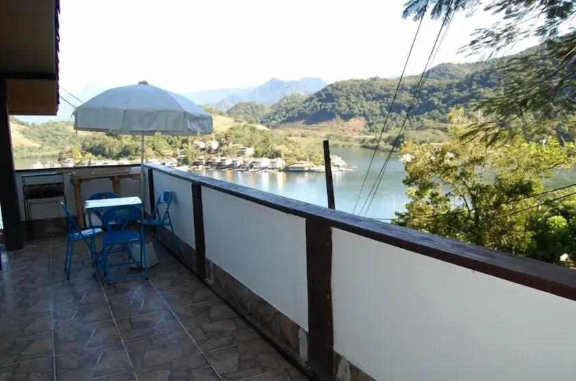 House in a gated community with spectacular views - 5 suites - Image 1