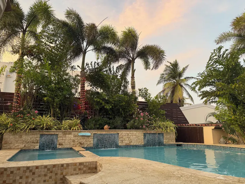 ⭐️⭐️⭐️⭐️⭐️ Villa privée avec piscine-Walk to Beach-Sleep 6-12-FABULOUS Location - Image 1