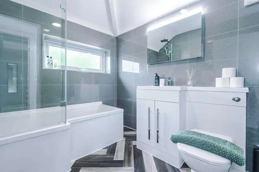House Sleeps 7 with Garden and Free Parking - Image 1
