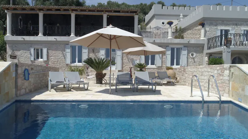 Moradia PRIVADA de luxo com piscina e deslumbrante vista para o mar perto de NISAKI - Image 1