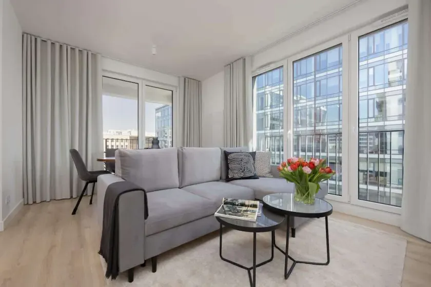 Spacious Apartment | Gym, Sauna and Parking - Image 1