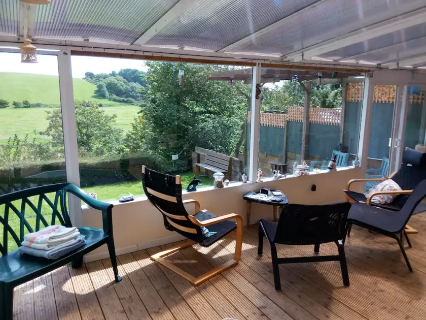 Dejlig Bright Garden Lejlighed med WiFi & Spa med udsigt over RSPB reserve. Brading - Image 1