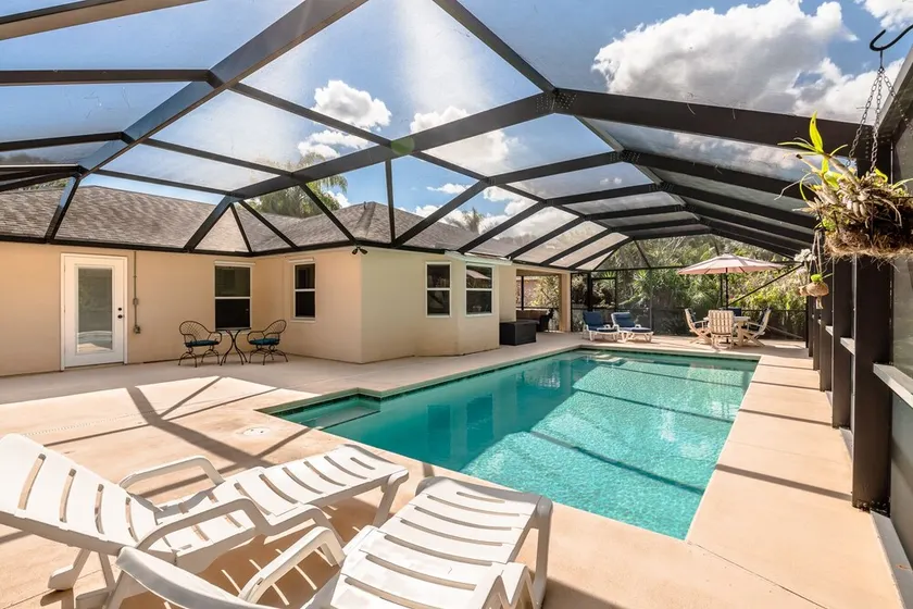 🍹🌞 Pristine Paradise! Heated Private Pool, Boat Parking, Near Beaches! - Image 1