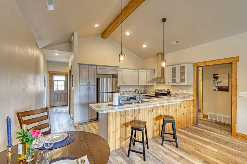Lincoln s Lodge A Condo for the Honest Bold - Image 1
