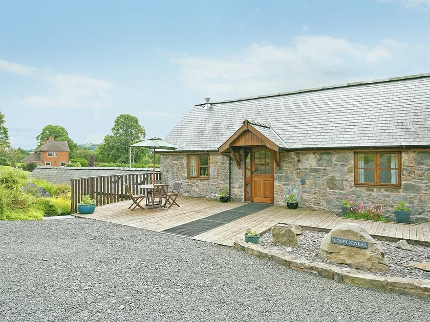 2 bedroom accommodation in Llanerfyl - Image 1