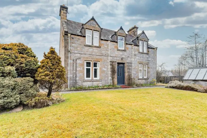 Traditional Scottish family home comprising 4 large bedrooms - Image 1