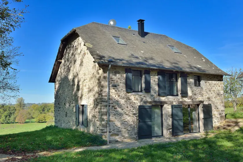Sommerhus med stor kapacitet, tør ro og naturskifte i Corrèze - Image 1