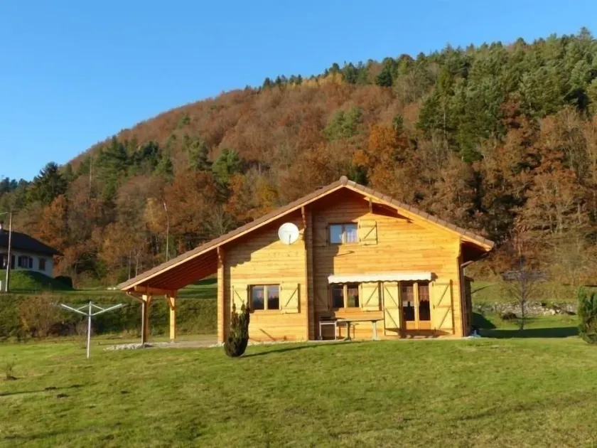 Chalet chaleureux avec terrasse, proche forêt et sentier, à 15 km des stations de ski de Gérardmer - Image 1