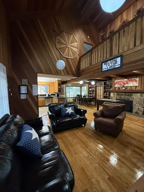 Spacious Wooden Cabin, Next To Golf Course, River, and Trails - sleep 10 - Image 1