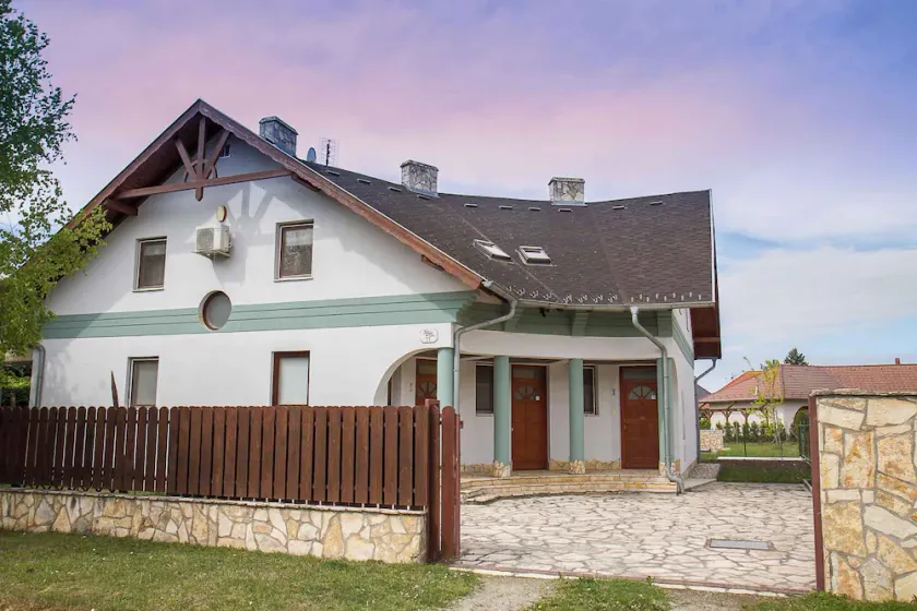 Holiday home with modern equipment - Image 1