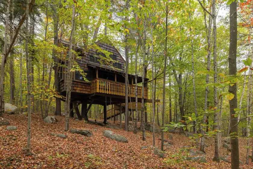 Luxury Treehouse Near Mount Sunapee | Fireplace + Deck - Image 1