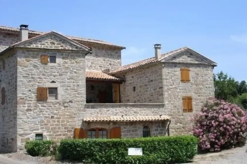 Cottage Mas provenzale con i benefici della piscina molto ordinato. ARDECHE MAS - Image 1