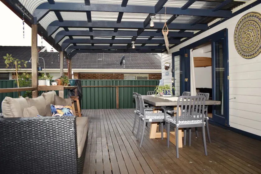 Beach House style home close to transport - Image 1