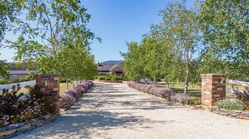 Hazelcreek Cottages - Image 1