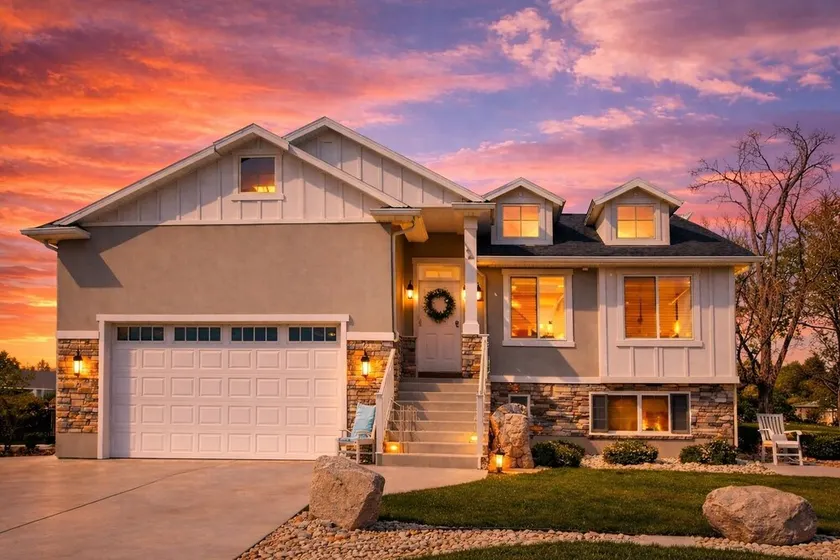 Entire Home, Sleeps 18, Private Outdoor Hot tub, Pool Table, Near Ski resorts - Image 1