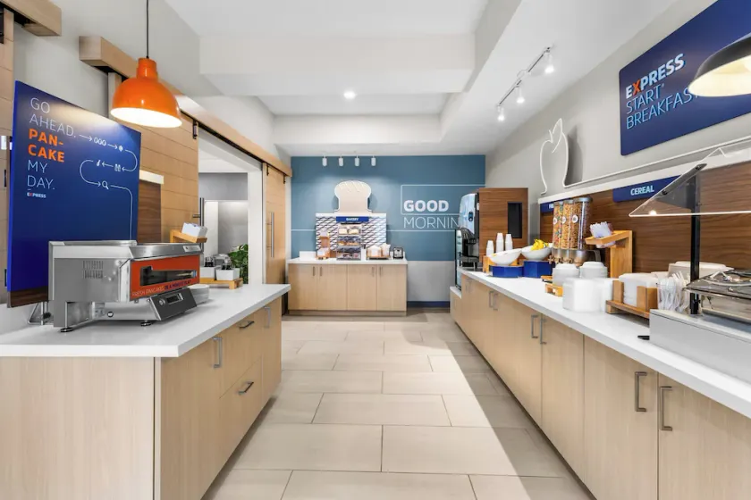 Holiday Inn Express Hotel & Suites Van Wert by IHG - Image 1