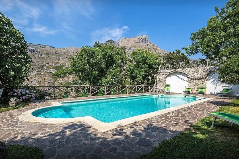 Villa Ramona: A characteristic and welcoming three-story villa situated in a quiet location, surrounded by a wonderful garden, with Free WI-FI. - Image 1