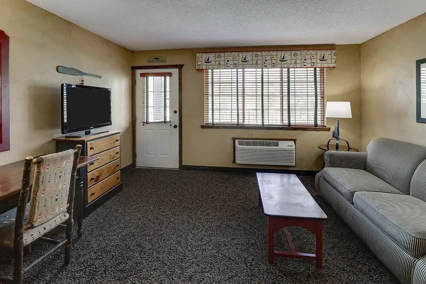 Unleash Adventure! Stylish Lodging Blocks Away from Illinois River Valley - Image 1
