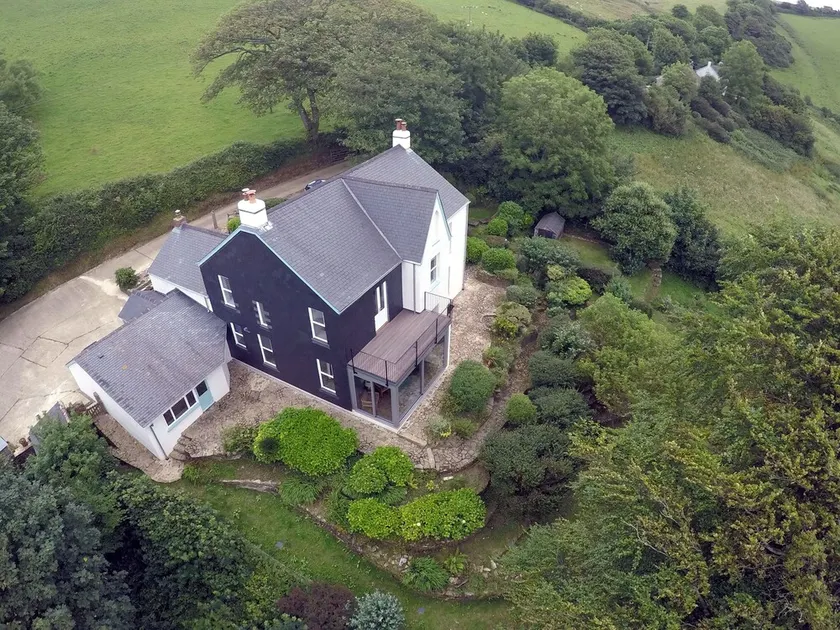 Girt Farm is a beautifully restored and stylishly decorated 18th Century house - Image 1