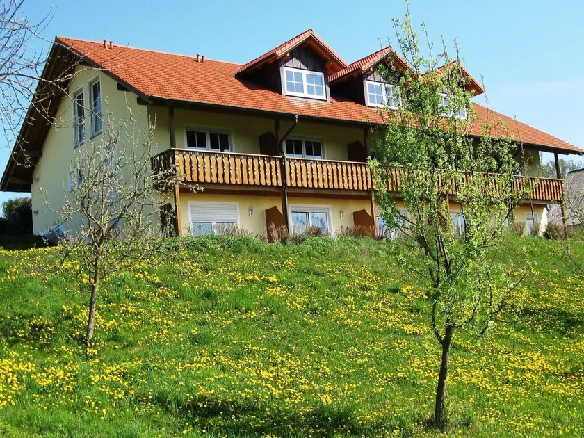 Beautiful apartment in Lower Bavaria on a holiday farm in a quiet location - Image 1