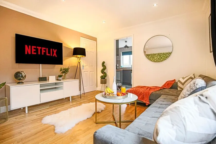 ⭐️Central MK House with Garden, Parking & Smart TV⭐️ - Image 1
