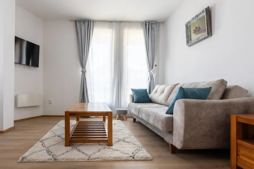 Bright One Bedroom Flat next to Gondola Ski Lift - Image 1