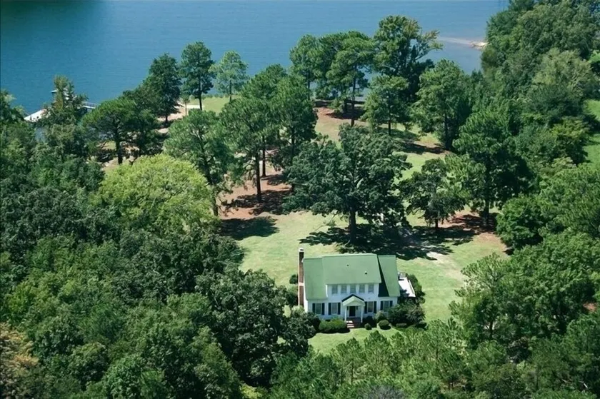 Near Dam-Lake Front Estate w/ Large Dock, Private Ramp, and Beautiful Sunsets - Image 1