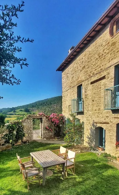 Charming rustic country house in northern Umbria with exclusive use of pool - Image 1