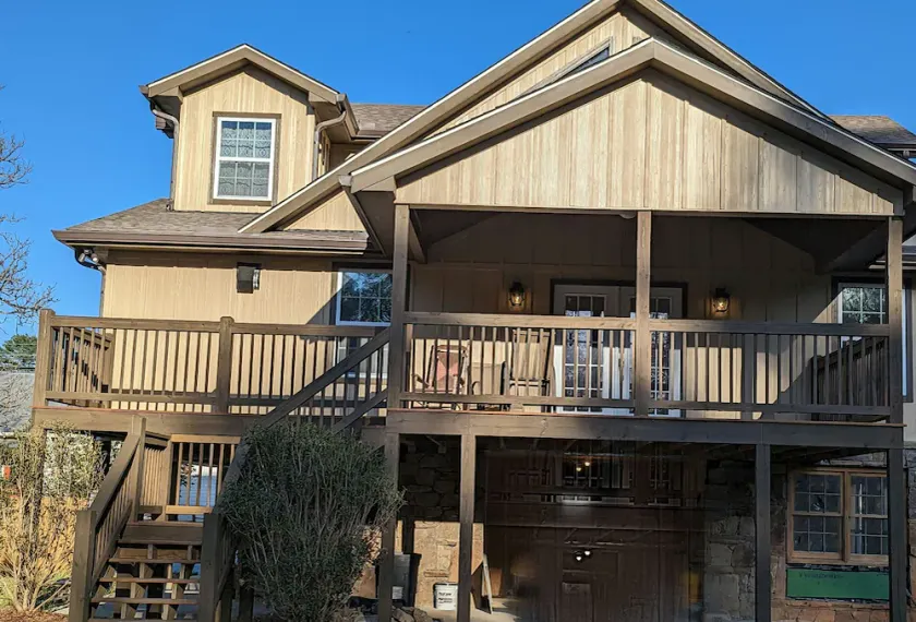 Affordable Rustic Modern Family Home-5 minutes to Town!! - Image 1