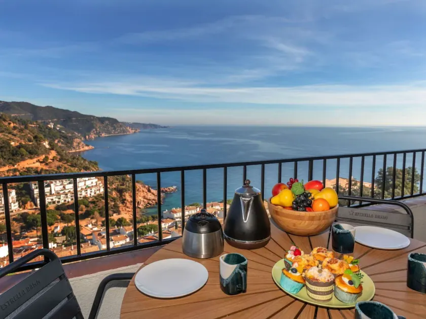 Beautiful apartment for 4 people with WIFI, TV and balcony - Image 1