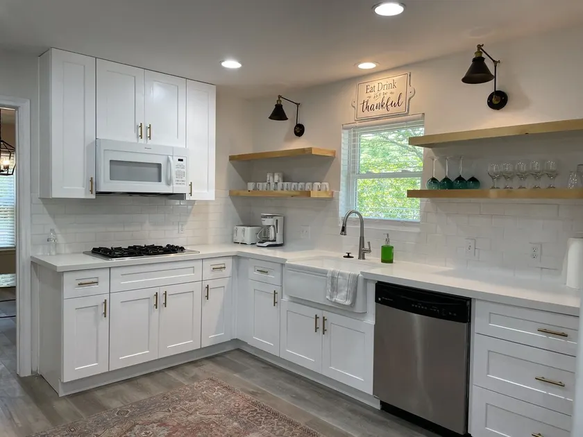 Magnificent Medical Center Home, Lilly’s Maison 7 - Image 1