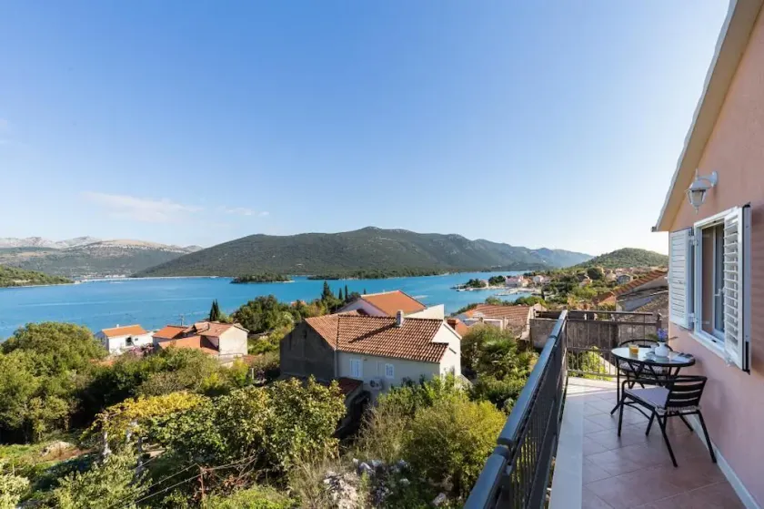 Apartamentos Memuni�� - Apartamento de un dormitorio con balcón y vistas al mar (CRVENI) - Image 1