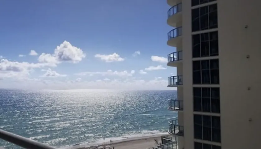 ★★★★★ Hotel 1 Bedroom Suite with ocean view ! Lic :STR-01360 Minimum 3 months. - Image 1