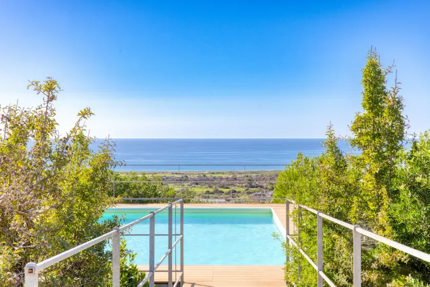 Superb villa with pool and 180° sea view - Image 1
