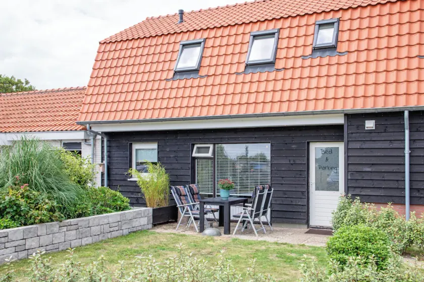 Luxury bed and parking Wulpenweid with wellness garden  - Image 1