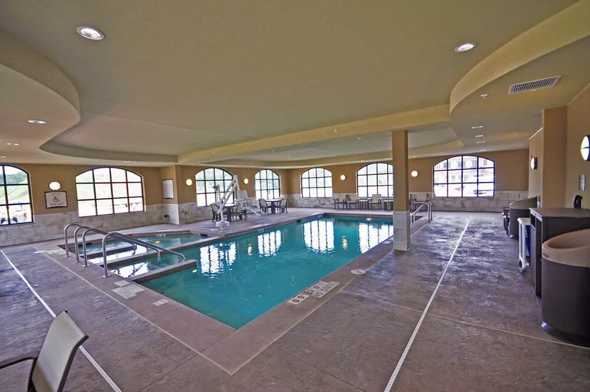 1 Bedroom | Free Wi-Fi, Indoor Pool and Hot Tub - Image 1