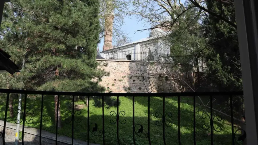 Cozy Home Next to Green Mosque - Image 1