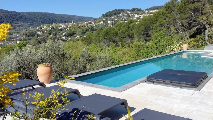 SEHR SCHÖNE VILLA MIT BEHEIZTER POOL SUPERB BLICK AUF BARGEMON UND HÜGEL - Image 1