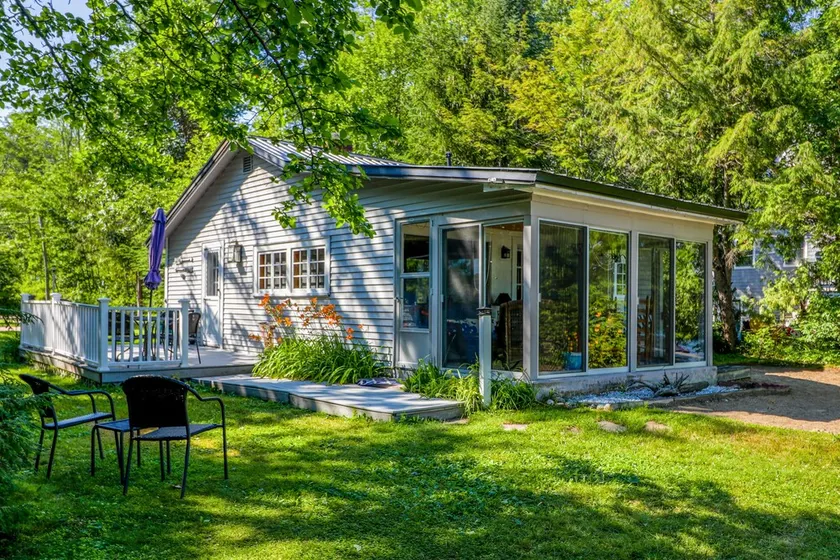 Absolutely Adorable Lake Winnipesaukee Cottage AUGUST WEEKS SPECIAL RATES - Image 1